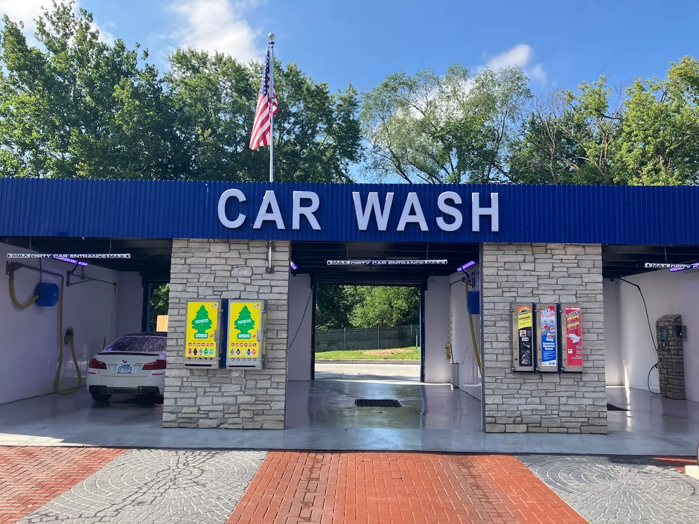 Brittain's Touchless Car Wash — Elgin exterior
